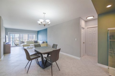 Copropriété à louer à Hallandale Beach, Floride: 1 chambre, 80.82 m2 № 1861960 - photo 2