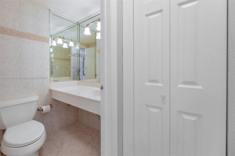 Copropriété à louer à Hallandale Beach, Floride: 1 chambre, 80.82 m2 № 1861960 - photo 11