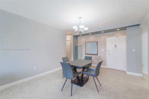 Copropriété à louer à Hallandale Beach, Floride: 1 chambre, 80.82 m2 № 1861960 - photo 9