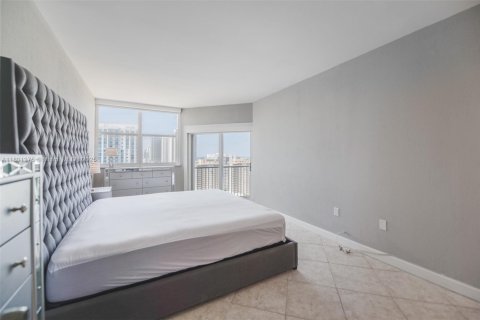 Copropriété à louer à Hallandale Beach, Floride: 1 chambre, 80.82 m2 № 1861960 - photo 13