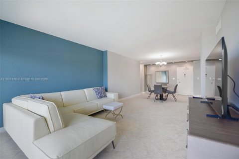 Copropriété à louer à Hallandale Beach, Floride: 1 chambre, 80.82 m2 № 1861960 - photo 7