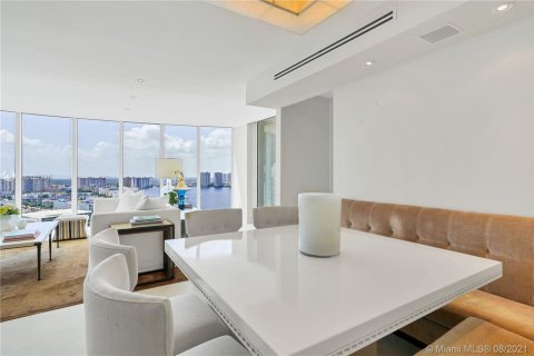 Condo in Sunny Isles Beach, Florida, 3 bedrooms  № 2012644 - photo 9
