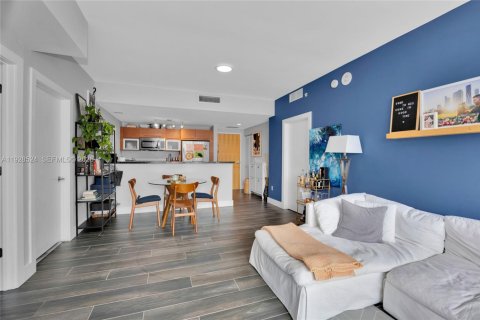 Купить кондоминиум в Майами, Флорида 2 спальни, 86.31м2, № 2053689 - фото 4