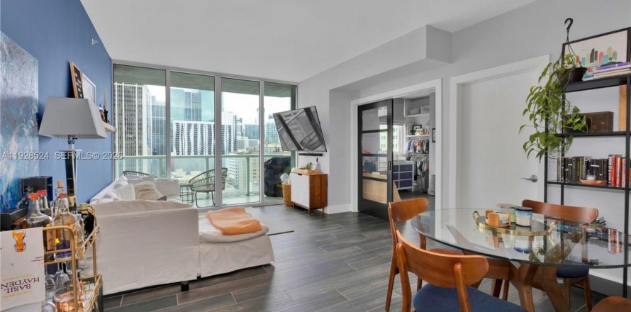 Кондоминиум с 2 спальнями в Майами, Флорида № 2053689