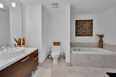 Купить кондоминиум в Майами, Флорида 2 спальни, 86.31м2, № 2053689 - фото 14