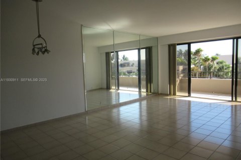 Снять в аренду кондоминиум в Ки-Бискейн, Флорида 2 спальни, 142.23м2, № 1989711 - фото 8