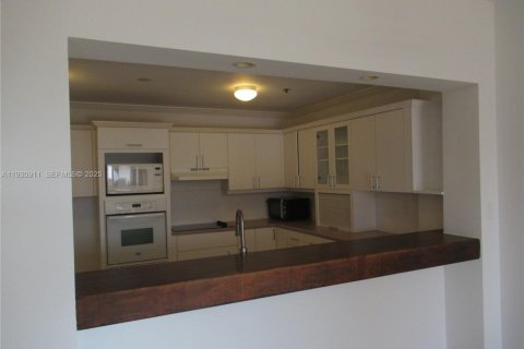 Снять в аренду кондоминиум в Ки-Бискейн, Флорида 2 спальни, 142.23м2, № 1989711 - фото 5