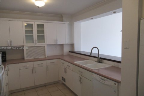 Снять в аренду кондоминиум в Ки-Бискейн, Флорида 2 спальни, 142.23м2, № 1989711 - фото 7