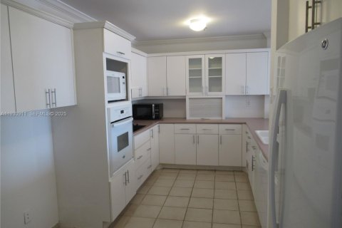 Снять в аренду кондоминиум в Ки-Бискейн, Флорида 2 спальни, 142.23м2, № 1989711 - фото 6