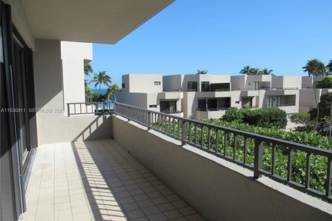 Снять в аренду кондоминиум в Ки-Бискейн, Флорида 2 спальни, 142.23м2, № 1989711 - фото 2