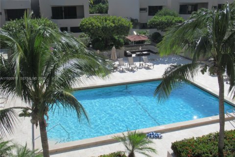 Снять в аренду кондоминиум в Ки-Бискейн, Флорида 2 спальни, 142.23м2, № 1989711 - фото 3