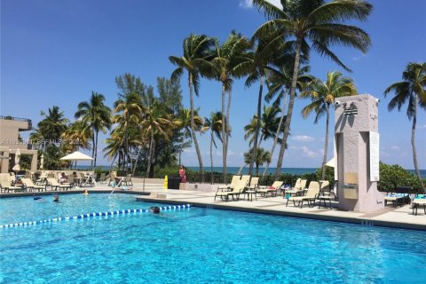 Снять в аренду кондоминиум в Ки-Бискейн, Флорида 2 спальни, 142.23м2, № 1989711 - фото 17