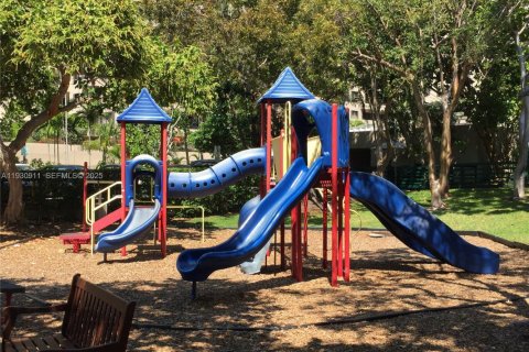 Снять в аренду кондоминиум в Ки-Бискейн, Флорида 2 спальни, 142.23м2, № 1989711 - фото 25