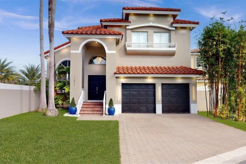 Купить виллу или дом в Майами, Флорида 4 спальни, 222.87м2, № 1825781 - фото 1