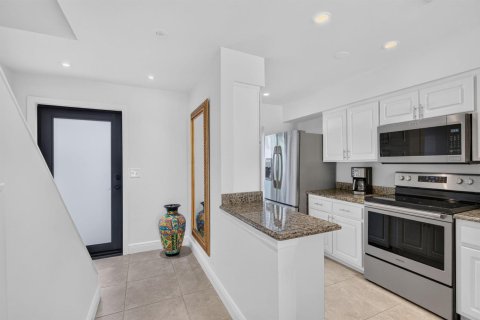 Adosado en venta en Fort Lauderdale, Florida, 2 dormitorios, 111.85 m2 № 2387008 - foto 4