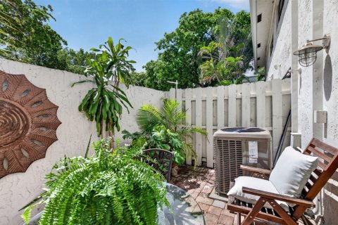 Adosado en venta en Fort Lauderdale, Florida, 2 dormitorios, 111.85 m2 № 2387008 - foto 19