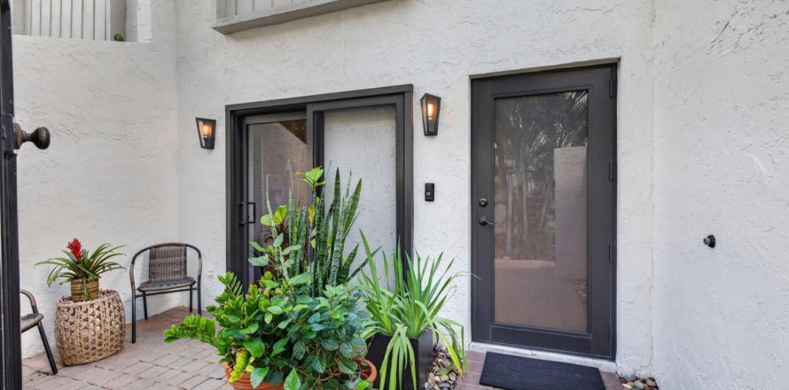Adosado en Fort Lauderdale, Florida 2 dormitorios, 111.85 m2 № 2387008