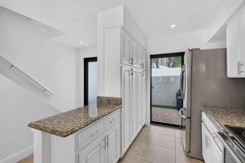Adosado en venta en Fort Lauderdale, Florida, 2 dormitorios, 111.85 m2 № 2387008 - foto 5