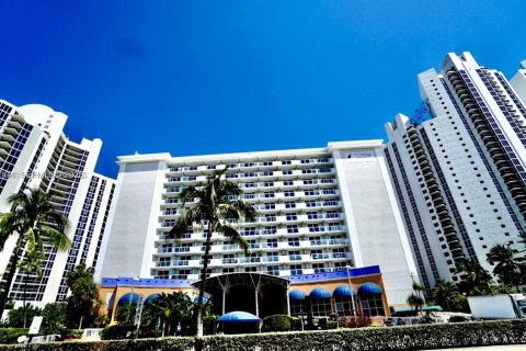Studio in the Condo in Sunny Isles Beach, Florida № 2089219