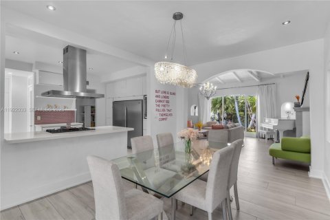 Villa ou maison à louer à Miami Beach, Floride: 4 chambres, 252.97 m2 № 2085527 - photo 10