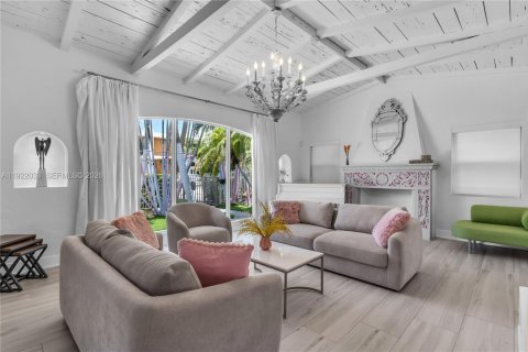 Villa ou maison à louer à Miami Beach, Floride: 4 chambres, 252.97 m2 № 2085527 - photo 8