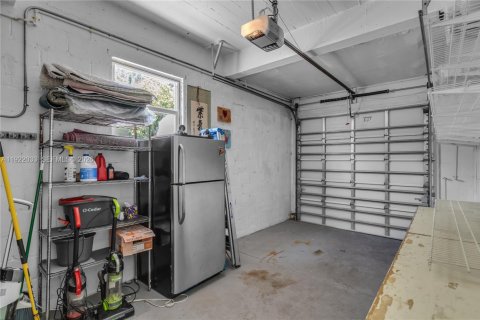 Villa ou maison à louer à Miami Beach, Floride: 4 chambres, 252.97 m2 № 2085527 - photo 26