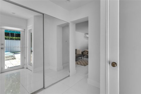Villa ou maison à louer à Miami Beach, Floride: 4 chambres, 252.97 m2 № 2085527 - photo 30