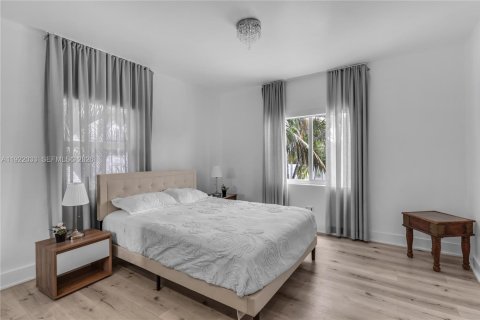 Villa ou maison à louer à Miami Beach, Floride: 4 chambres, 252.97 m2 № 2085527 - photo 18