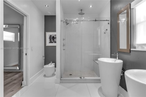 Villa ou maison à louer à Miami Beach, Floride: 4 chambres, 252.97 m2 № 2085527 - photo 25