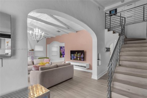 Villa ou maison à louer à Miami Beach, Floride: 4 chambres, 252.97 m2 № 2085527 - photo 5