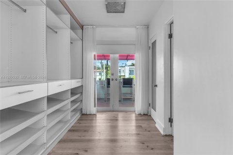 Villa ou maison à louer à Miami Beach, Floride: 4 chambres, 252.97 m2 № 2085527 - photo 22