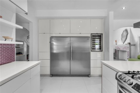 Villa ou maison à louer à Miami Beach, Floride: 4 chambres, 252.97 m2 № 2085527 - photo 14