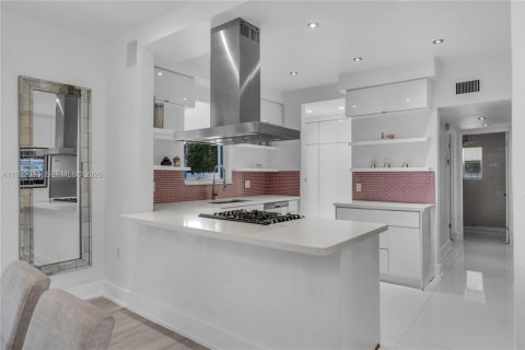 Villa ou maison à louer à Miami Beach, Floride: 4 chambres, 252.97 m2 № 2085527 - photo 11