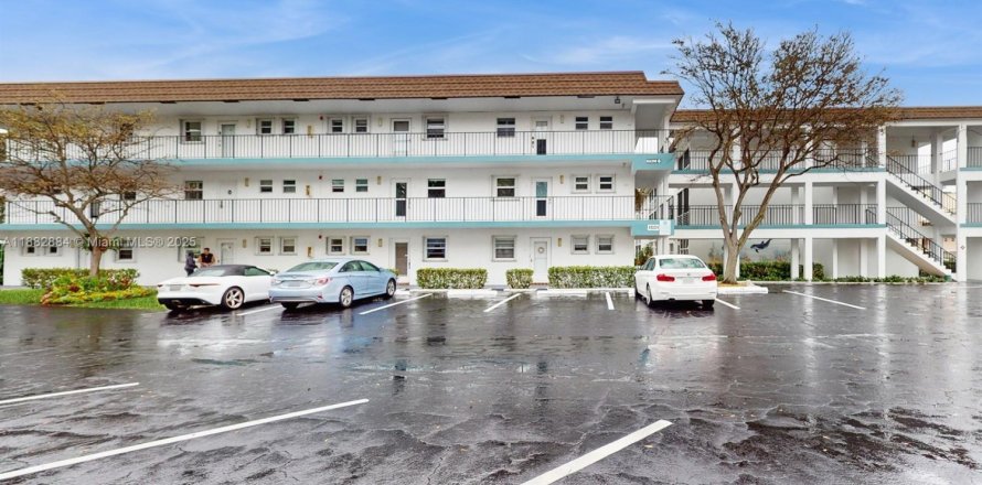 Кондоминиум с 2 спальнями в Лодердейл-бай-те-Си, Флорида № 1931980