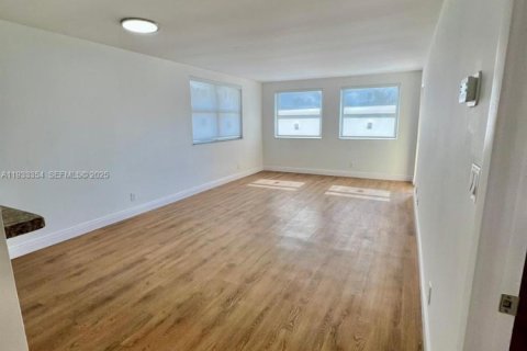 Apartamento en alquiler en Doral, Florida, 1 dormitorio, 65.96 m2 № 1992028 - foto 2