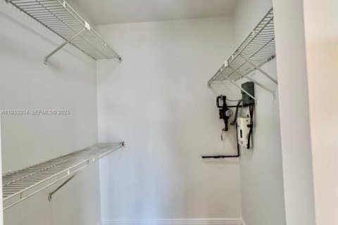 Apartamento en alquiler en Doral, Florida, 1 dormitorio, 65.96 m2 № 1992028 - foto 12