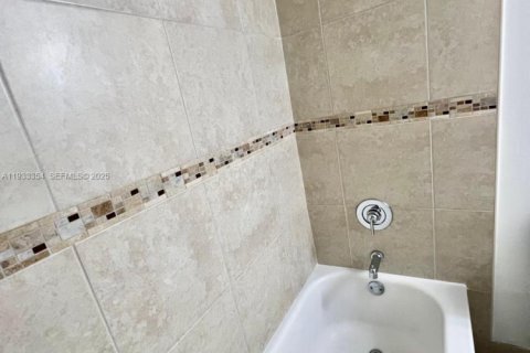 Apartamento en alquiler en Doral, Florida, 1 dormitorio, 65.96 m2 № 1992028 - foto 18