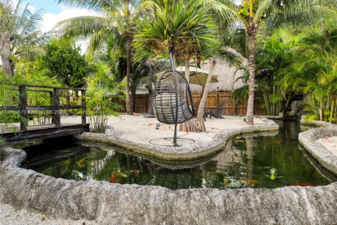 Casa en venta en Homestead, Florida, 5 dormitorios, 297.1 m2 № 2047175 - foto 6