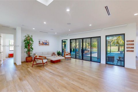 Casa en venta en Homestead, Florida, 5 dormitorios, 297.1 m2 № 2047175 - foto 10