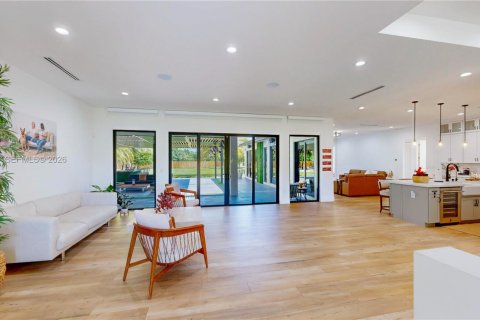 Casa en venta en Homestead, Florida, 5 dormitorios, 297.1 m2 № 2047175 - foto 9