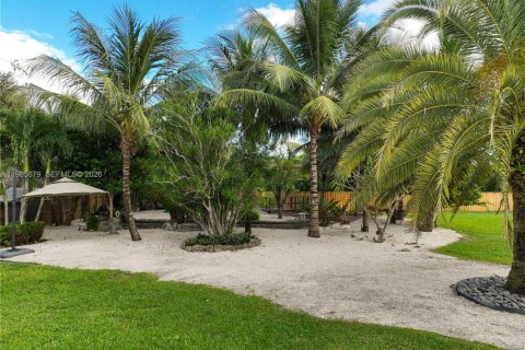 Casa en venta en Homestead, Florida, 5 dormitorios, 297.1 m2 № 2047175 - foto 7