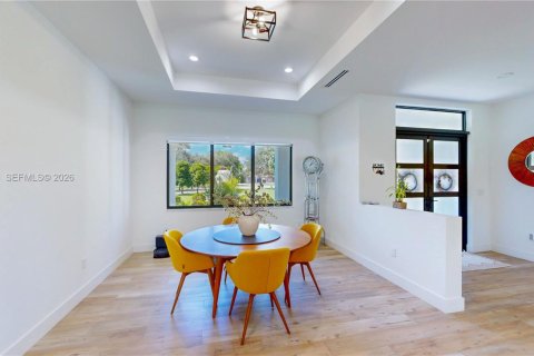 Casa en venta en Homestead, Florida, 5 dormitorios, 297.1 m2 № 2047175 - foto 15