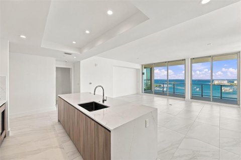 Copropriété à vendre à Tampa, Floride: 4 chambres, 247.68 m2 № 2420366 - photo 17