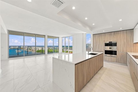 Copropriété à vendre à Tampa, Floride: 4 chambres, 247.68 m2 № 2420366 - photo 3