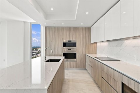 Copropriété à vendre à Tampa, Floride: 4 chambres, 247.68 m2 № 2420366 - photo 15