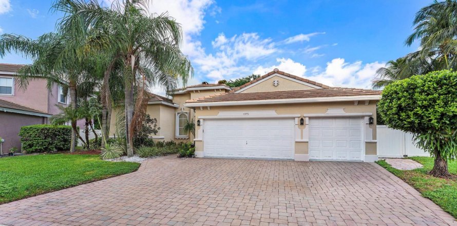 Villa ou maison à Lake Worth, Floride 5 chambres, 286.14 m2 № 2431324