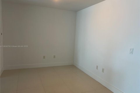 Condominio en venta en Aventura, Florida, 1 dormitorio, 112.78 m2 № 2035426 - foto 17