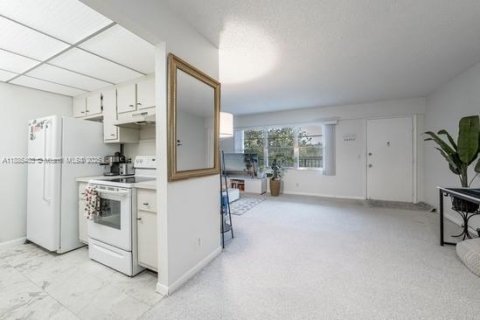 Copropriété à louer à Pembroke Pines, Floride: 1 chambre, 75.34 m2 № 2169587 - photo 4