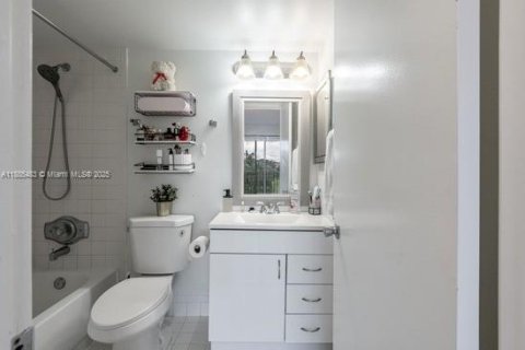 Copropriété à louer à Pembroke Pines, Floride: 1 chambre, 75.34 m2 № 2169587 - photo 15