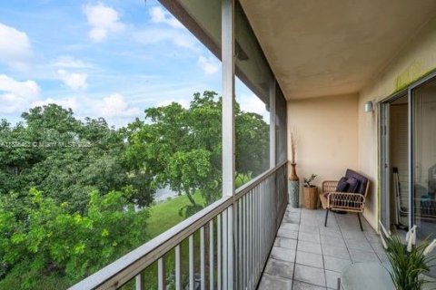 Copropriété à louer à Pembroke Pines, Floride: 1 chambre, 75.34 m2 № 2169587 - photo 16